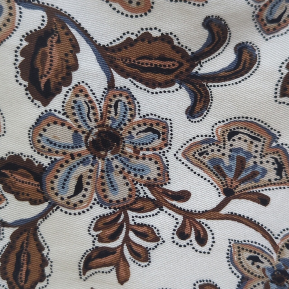 NWT a.n.a. Floral Mid-Rise Shortie Shorts 10 Brown Blue Beige Pockets - Picture 5 of 13